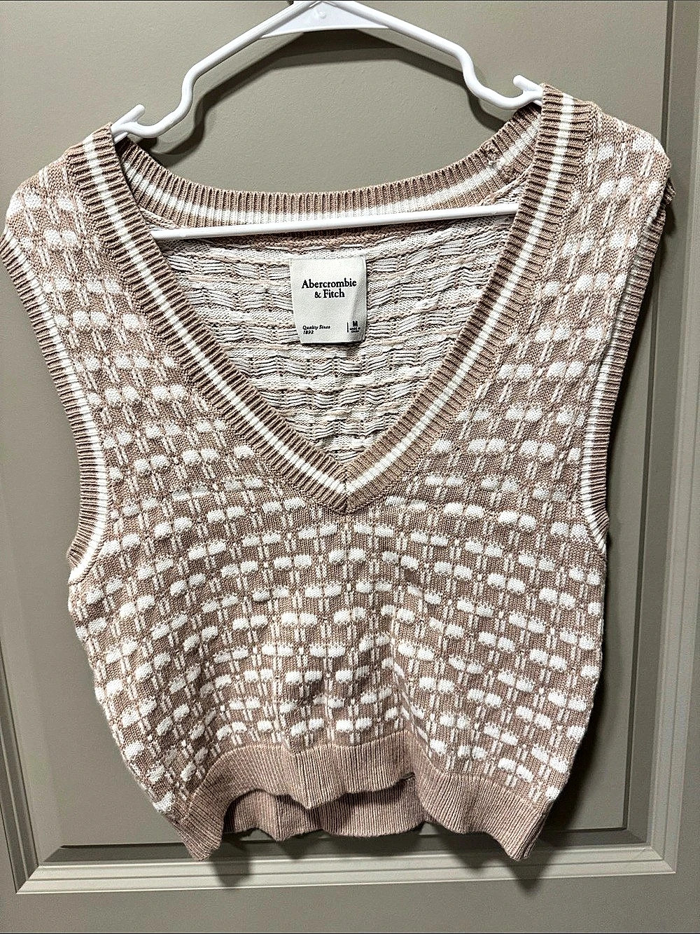 Abercrombie & Fitch Geometric V-Neck Sweater Vest in Brown & White Size Medium